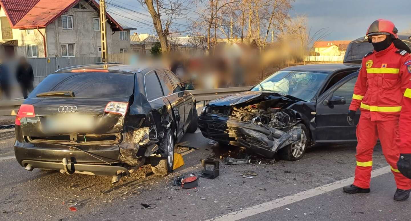 Accident rutier cu două autoturisme implicate în localitatea Dumbrăveni