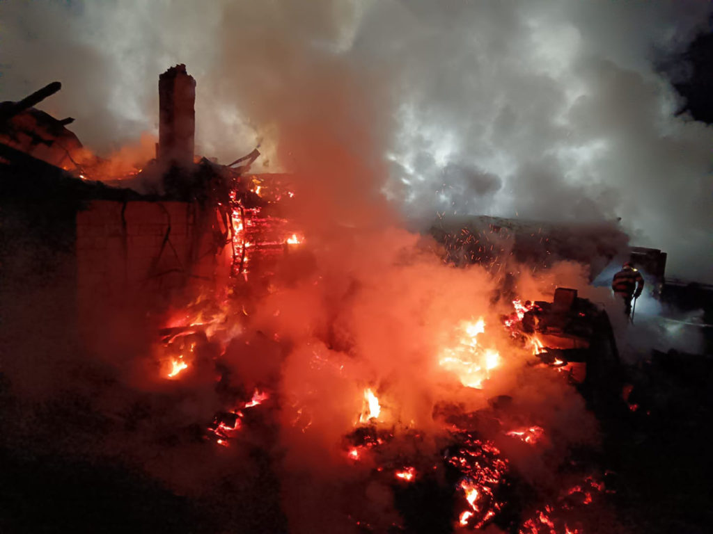 Incendiu în localitatea Nisipitu