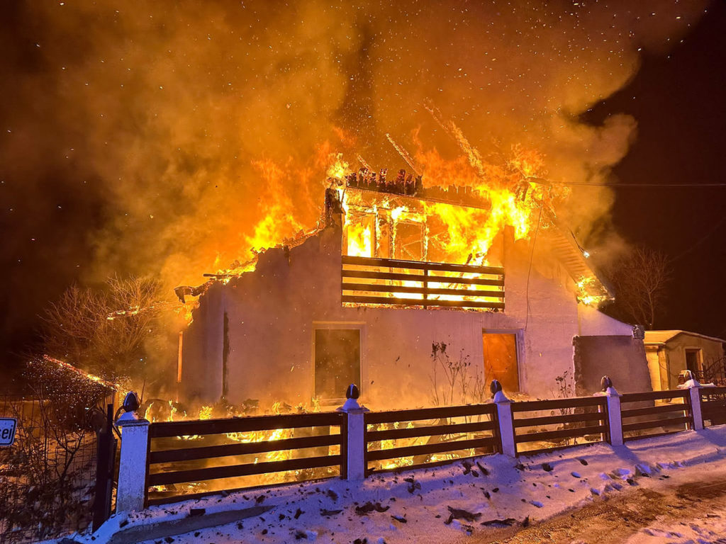 Incendiu la o casă din localitatea Voievodeasa