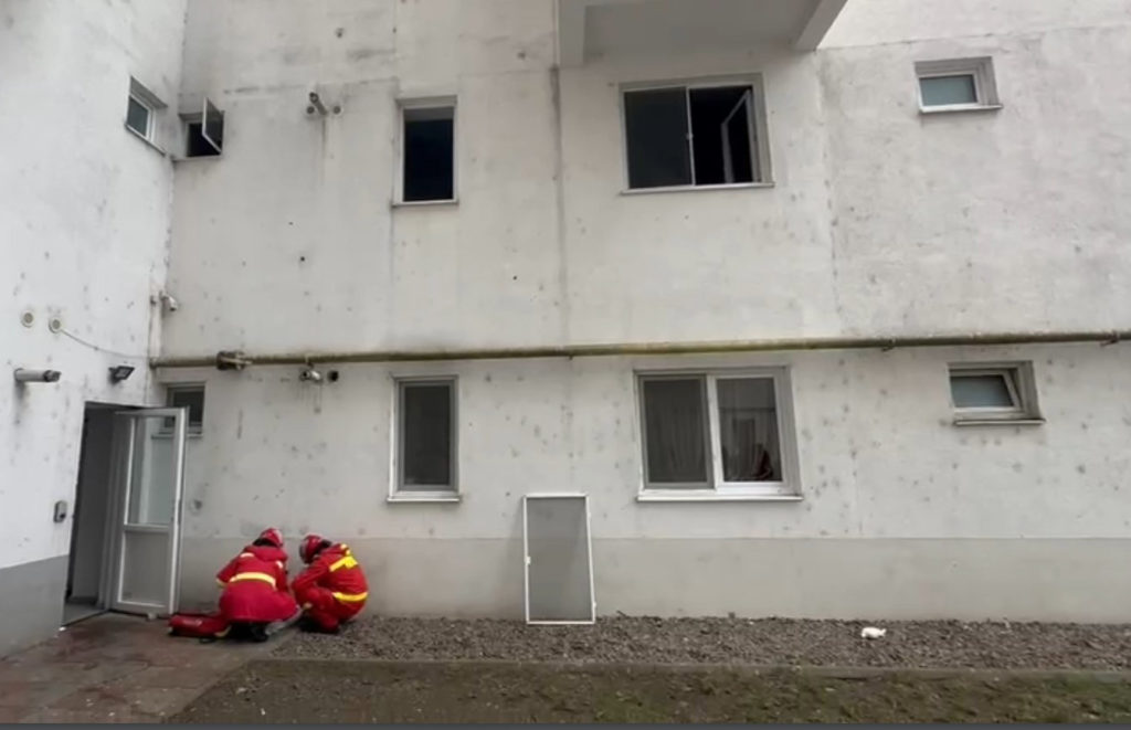 Incendiu într-un apartament dintr-un bloc de locuințe de pe strada strada Narciselor din municipiul Suceava