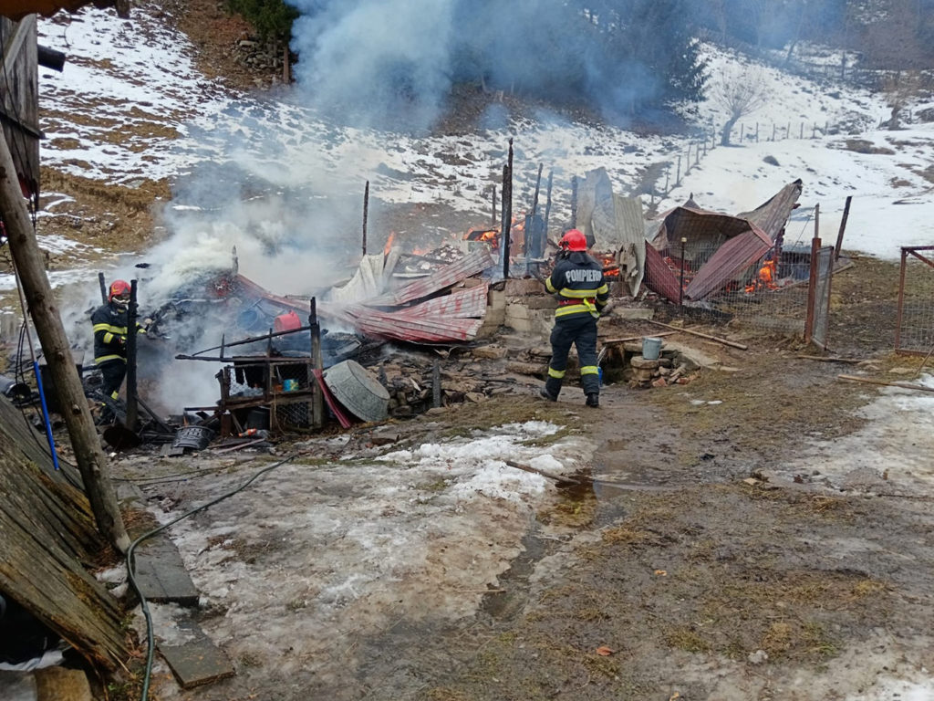 Incendiu la o gospodărie din comuna Brodina