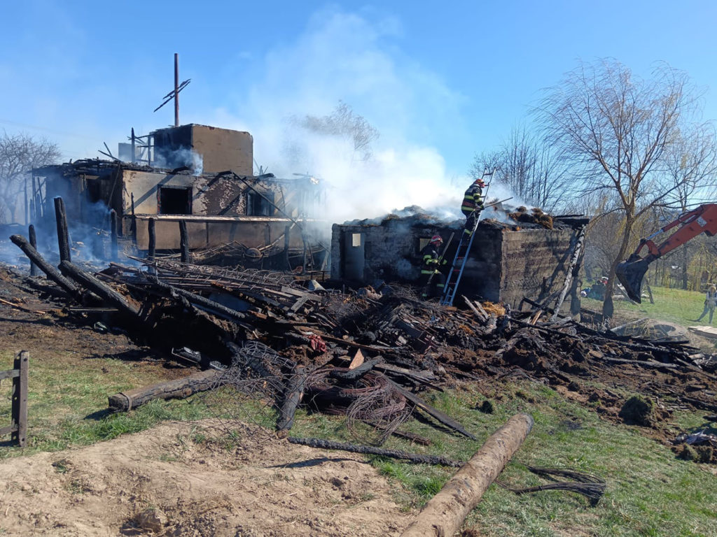 Incendiu la o gospodărie din localitatea Horodnic de Jos