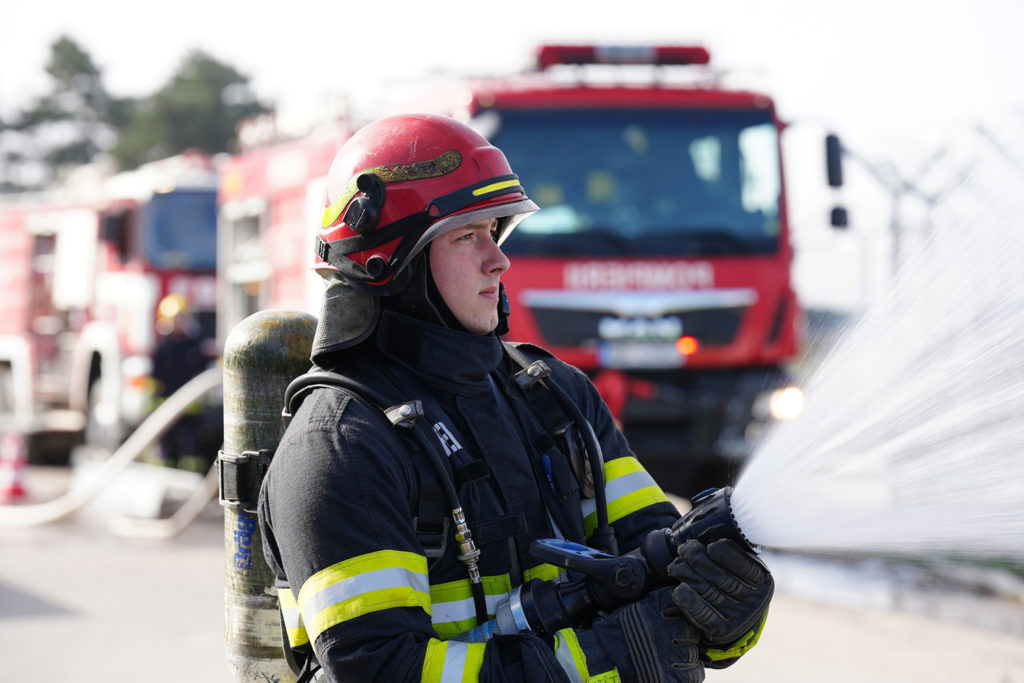 Pompierii militari au organizat un exerciţiu în domeniul situaţiilor de urgenţă pe Aeroportul Internațional Ștefan cel Mare din Suceava