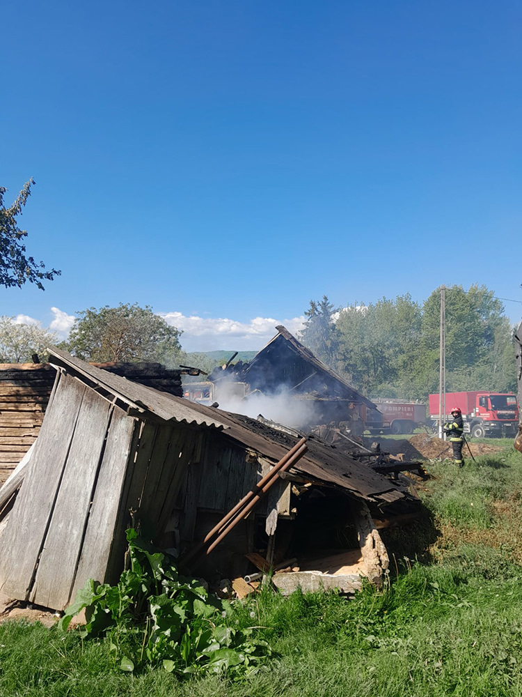 Incendiu la o casă din localitatea Voitinel