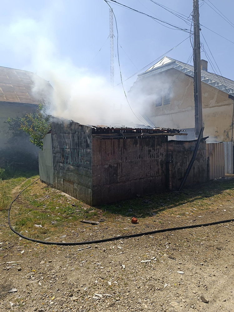 Incendiu la o construcție anexă din municipiul Rădăuți