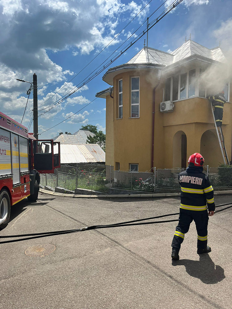 Incendiu la o locuință din municipiul Fălticeni