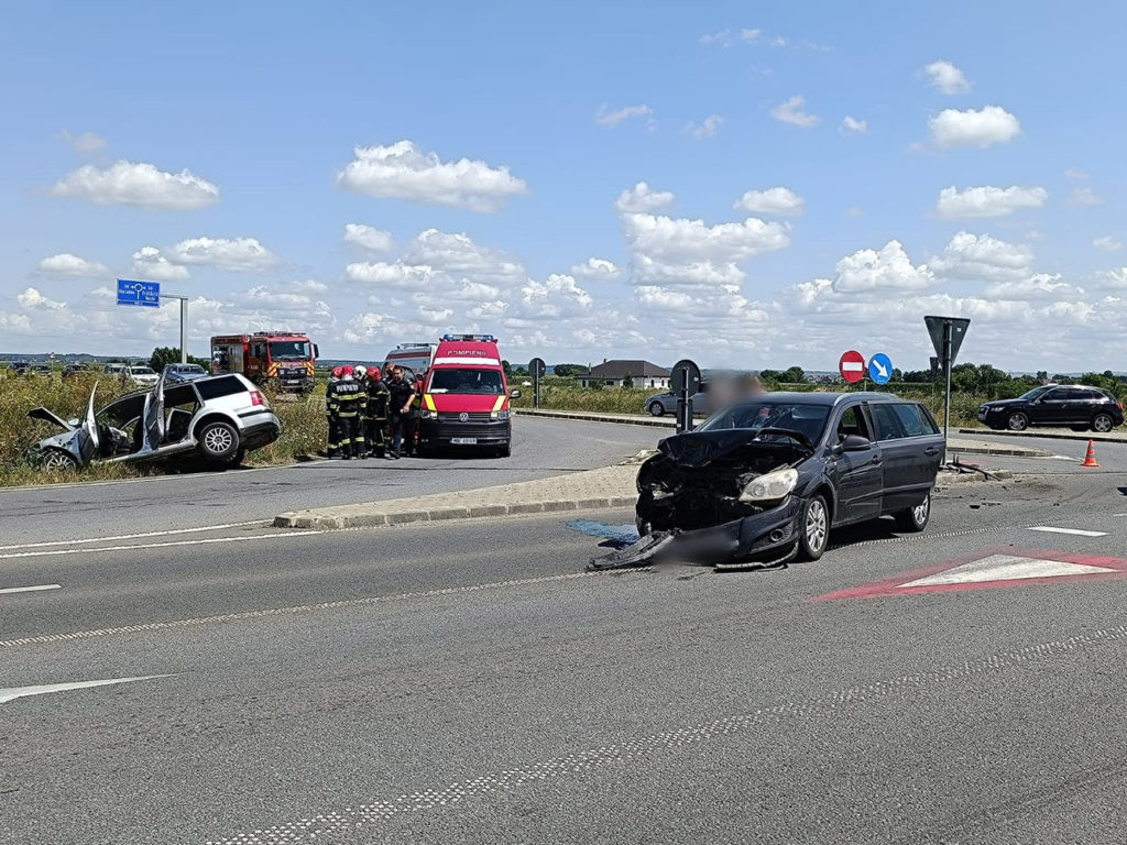 Coliziune între două autoturisme în municipiul Rădăuți