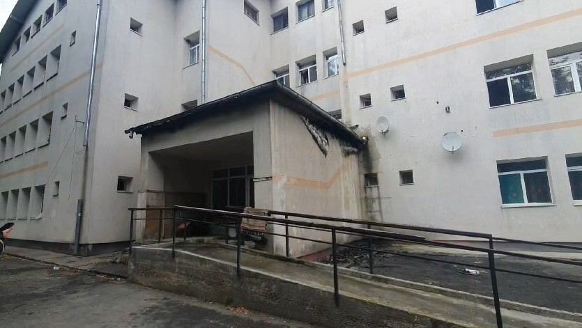 Incendiu la acoperișul unei anexe ale Centrului de Recuperare și Reabilitare Neuropsihiatrică Sasca Mică