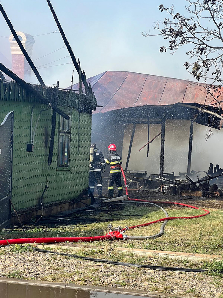 Incendiu la o gospodărie de pe strada Grânelor din municipiul Rădăuți