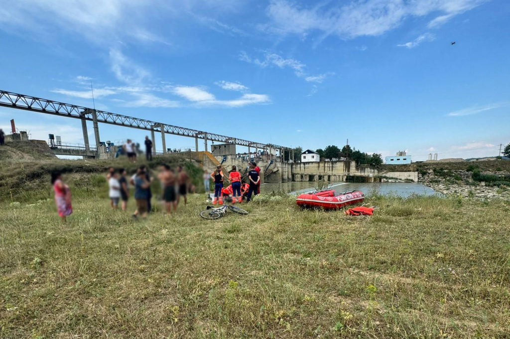 Un copil în vârstă de 14 ani s-a înecat în Râul Suceava