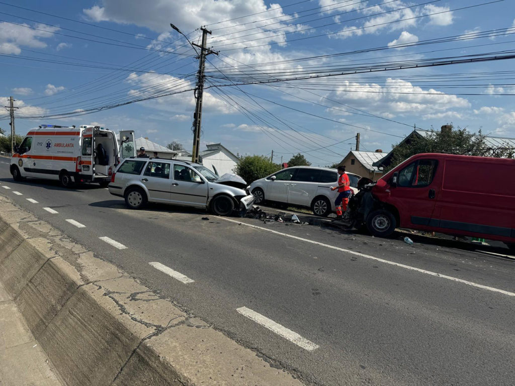 Accident rutier între două autovehicule în orașul Salcea