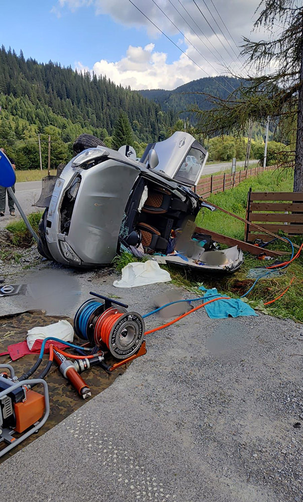 Un autoturism s-a răsturnat în afara părții carosabile în localitatea Ciocănești