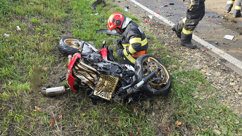 Coliziune între un autoturism și o motocicletă în localitatea Horodnic de Jos