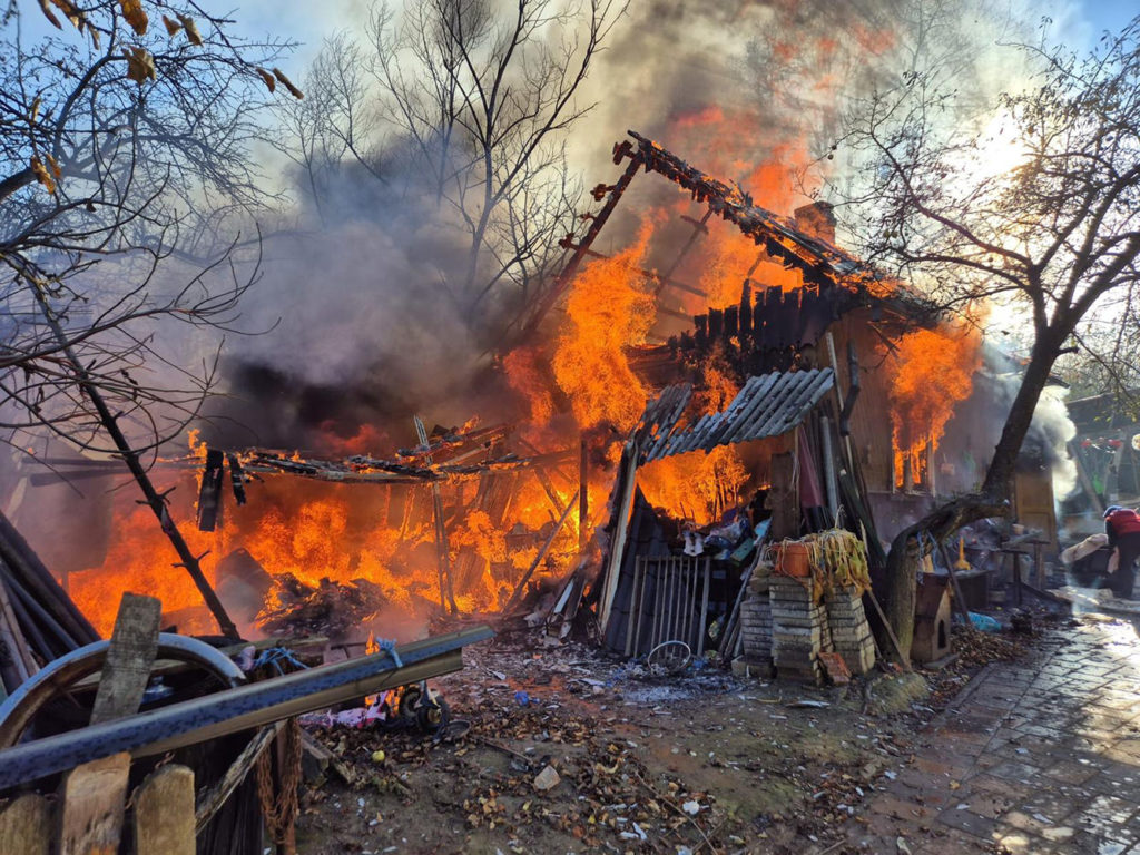 Incendiu la o gospodărie din localitatea Vicovu de Jos