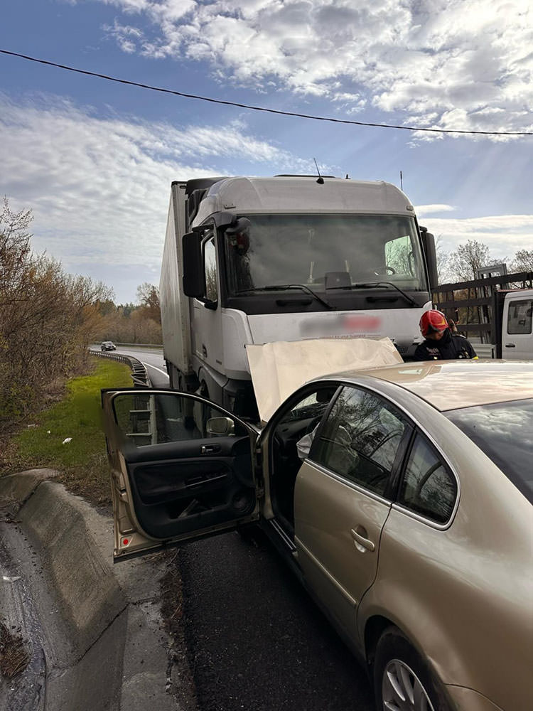 Accident rutier între un autotren și un autoturism în localitatea Ilișești