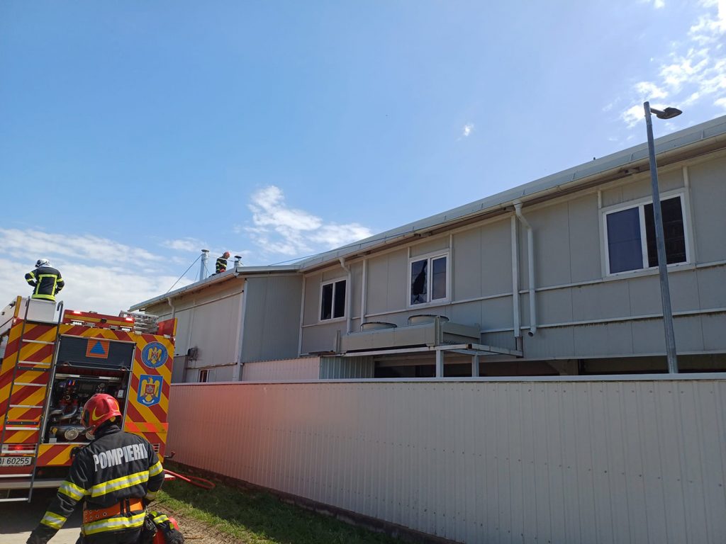 Incendiu la un operator economic din comuna Bălăceana