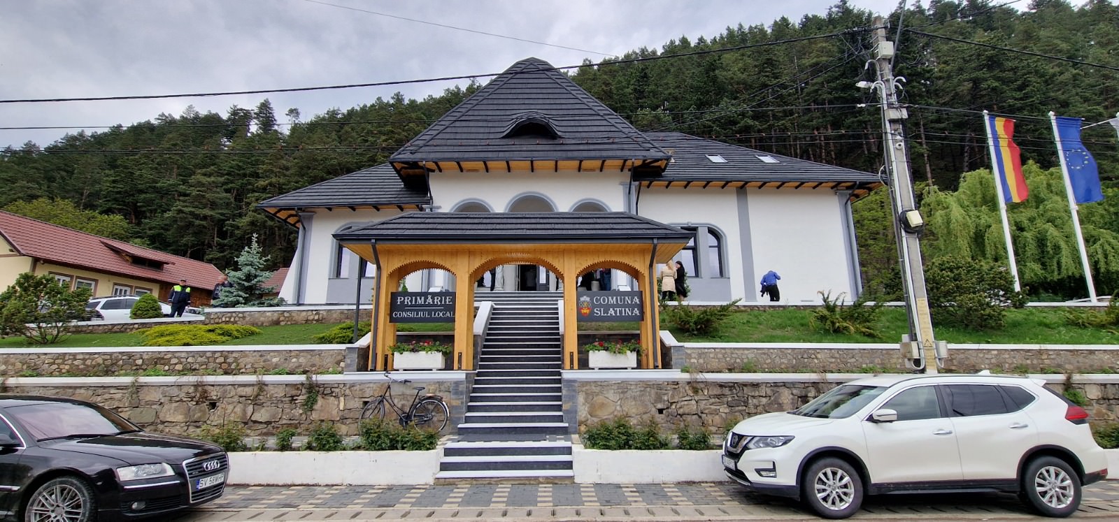 Președintele Consiliului Județean Suceava a participat la sfințirea sediului modernizat al Primăriei Comunei Slatina