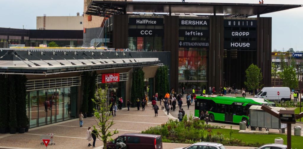 S-a inaugurat Iulius Mall Suceava în variantă extinsă, după investiția de 40 de milioane de euro care l-a transformat în cea mai mare destinație de shopping și divertisment din nordul țării