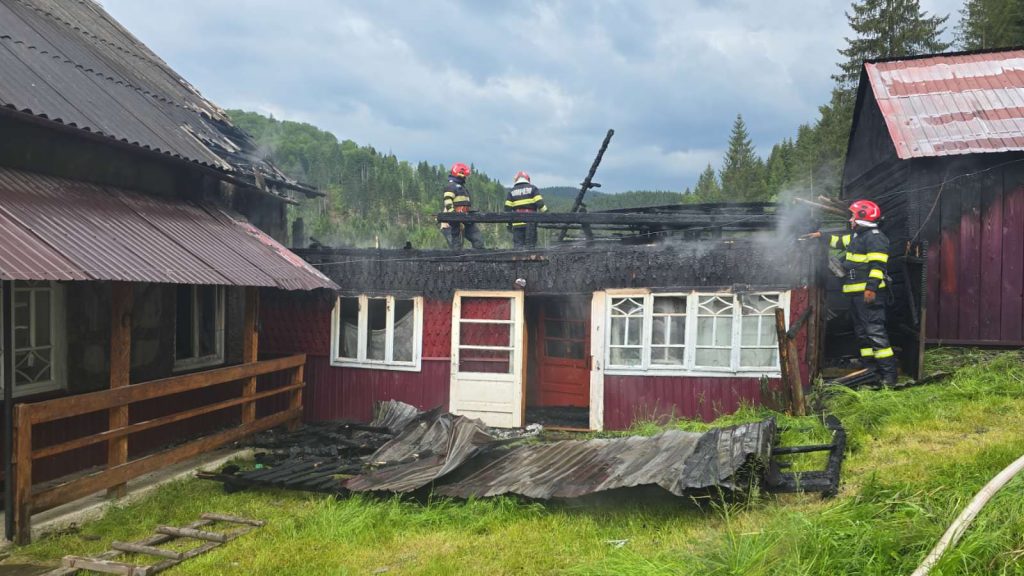 Un coș de fum neizolat corespunzător a provocat un incendiu la o gospodărie din Frasin
