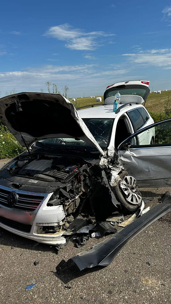 Patru persoane au fost transportate la spital în urma unei coliziuni între două autoturisme, produsă în această dimineață în localitatea Cotu Dobei