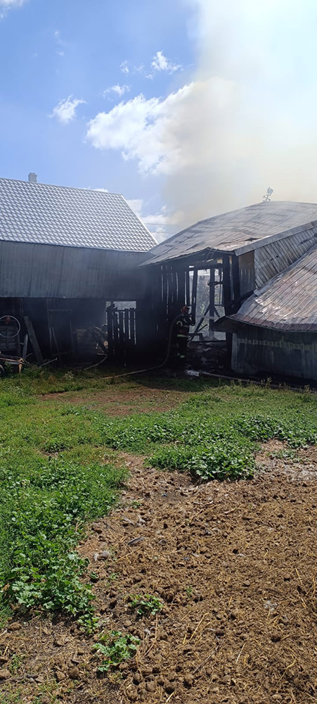 Un incendiu devastator la o gospodărie din Gălănești