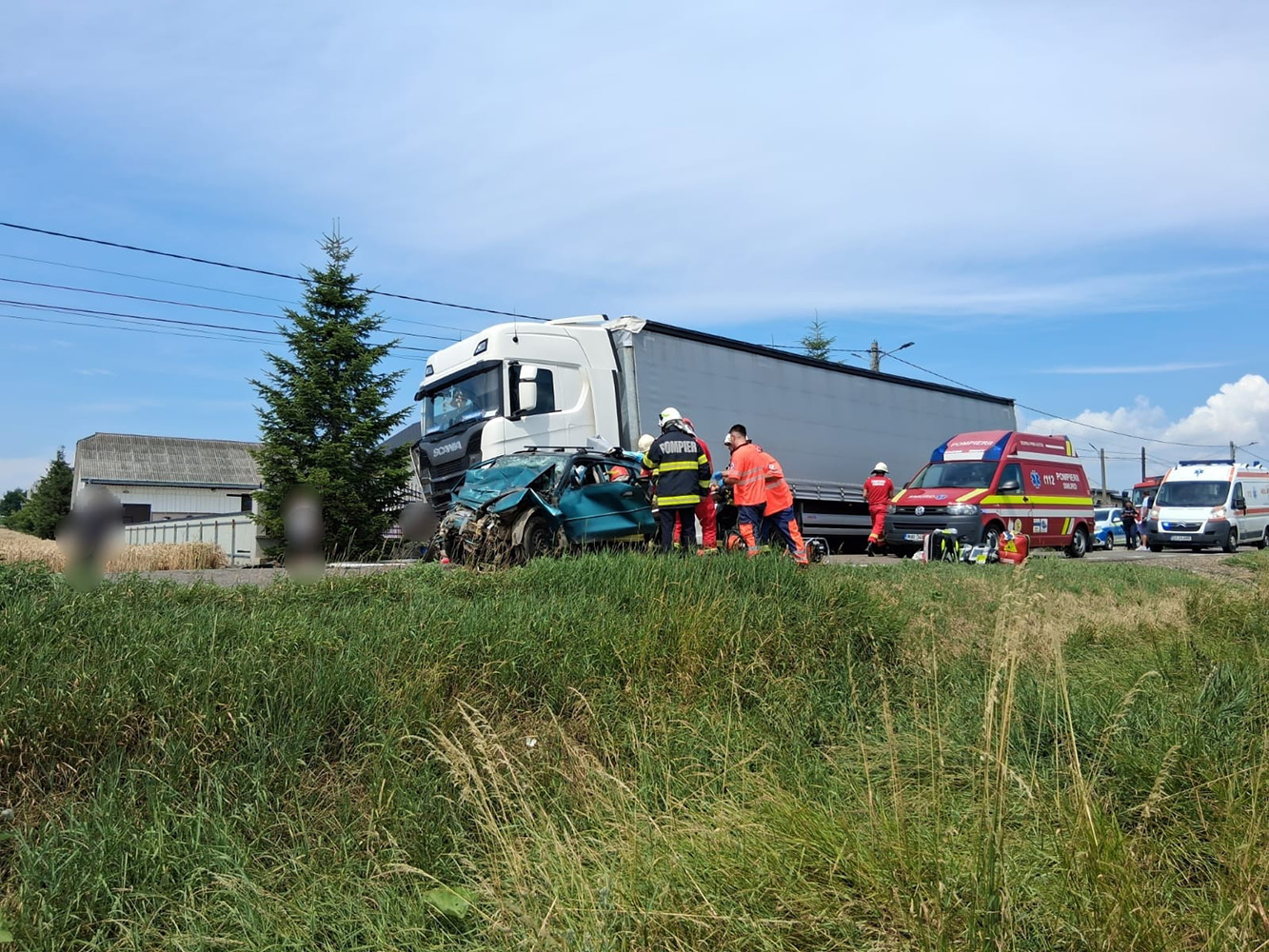 Un șofer a decedat în urma unei coliziuni între autoturismul pe care îl conducea și un autotren, accidentul având loc în această dimineață în localitatea Grănicești