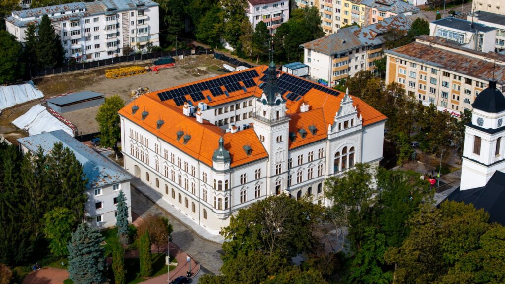 Angajații Consiliului Județean Suceava și ai Instituției Prefectului - Județul Suceava se vor muta înapoi în Palatul Administrativ