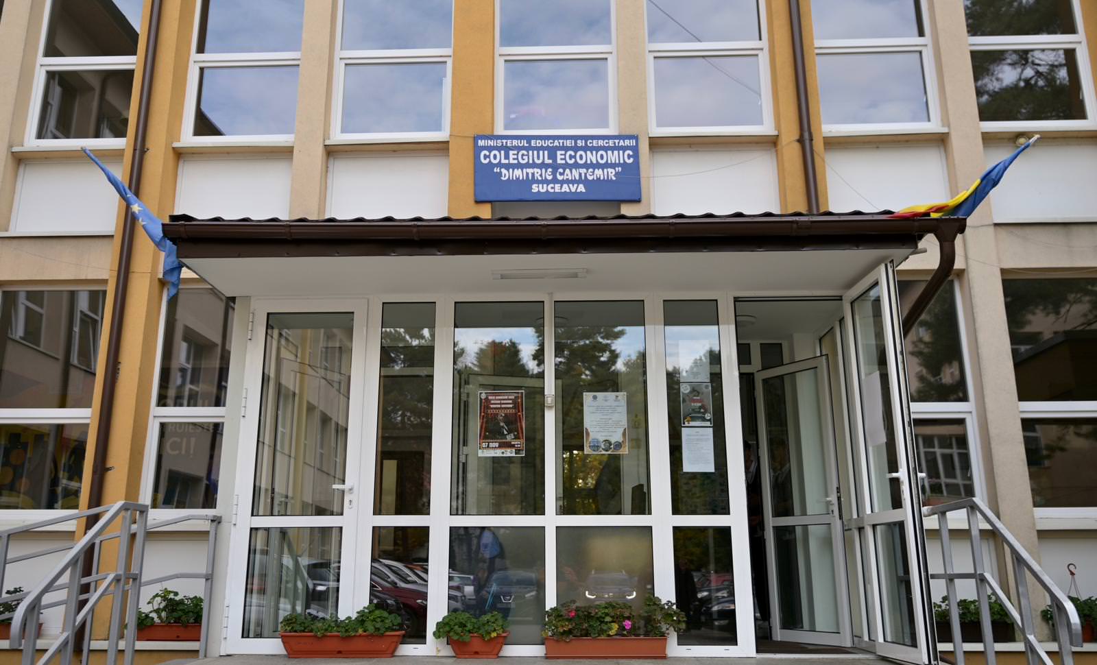 Colegiul Economic Dimitrie Cantemir din Suceava a sărbătorit 59 de ani de la înființare, alături de foști elevi deveniți oficialități