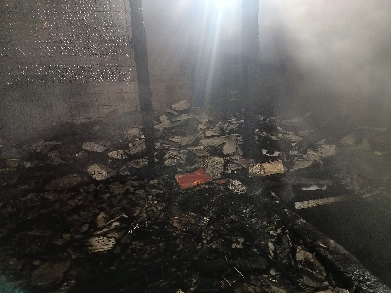 Două locuințe au ars la Drăgușeni și Suceava din cauza țigărilor