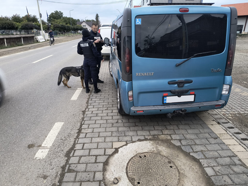 Peste 1.200 de persoane și vehicule, verificate de polițiști în razii la Rădăuți, Gura Humorului, Vicov și Milișăuți