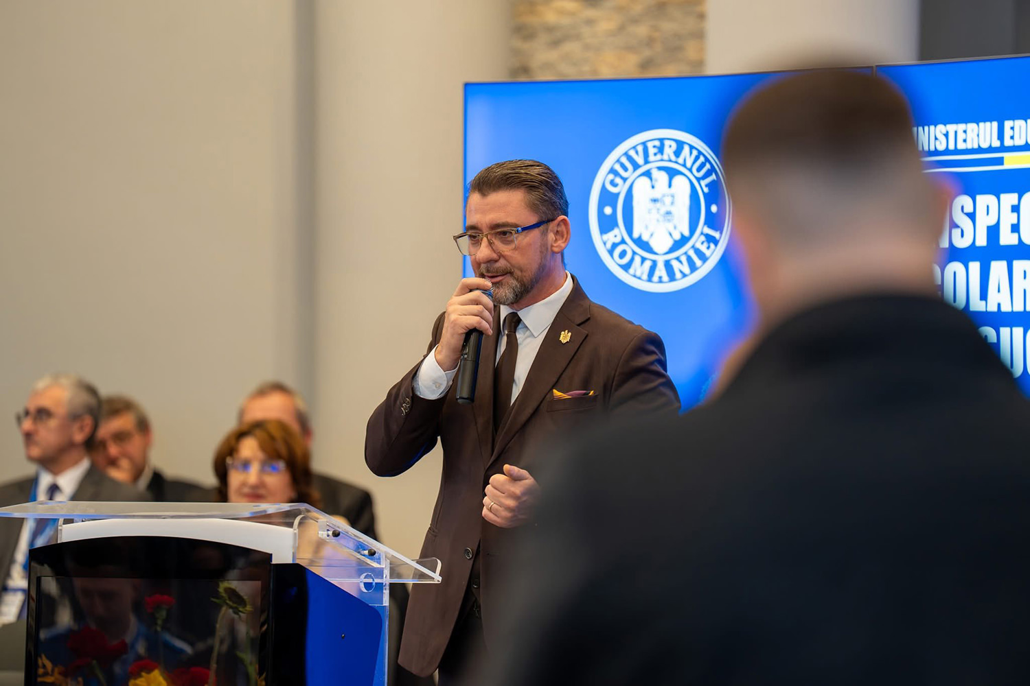 Peste două sute de directori de școli din Suceava s-au reunit pentru a stabili prioritățile anului școlar, în prezența unui secretar de stat