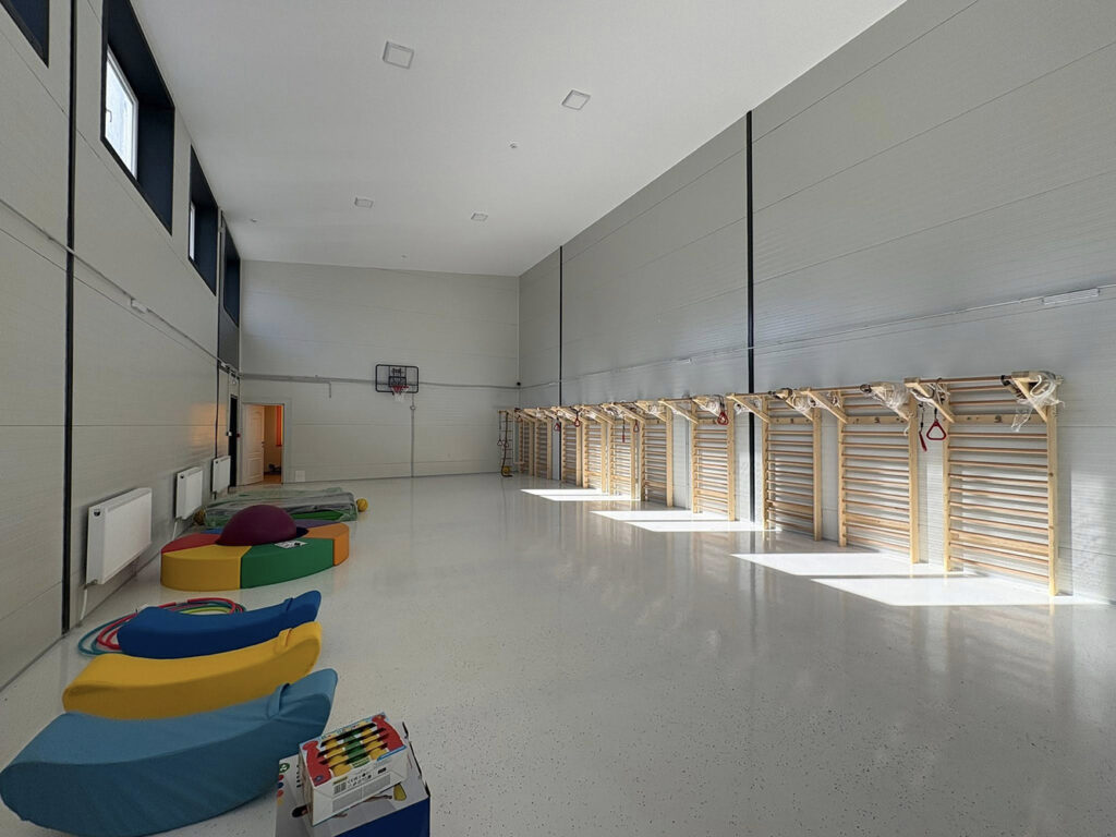 Șase posturi de psiholog, logoped și kinetoterapeut, scoase la concurs pentru noul centru pentru copii speciali din Rădăuți