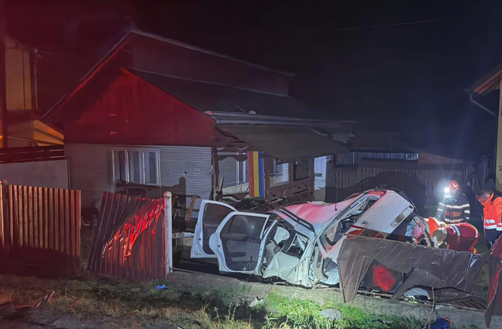 Coliziune violentă între o dubă și un autoturism la Molid