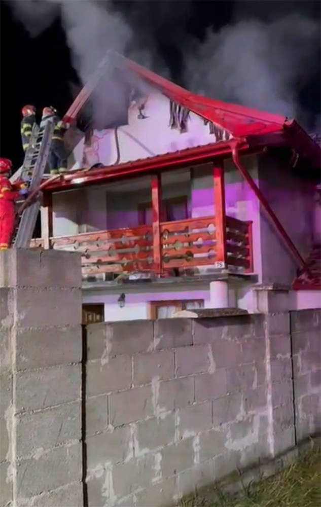 Incendiu violent la o casă din Bogata provocat de un coș de fum neizolat corespunzător