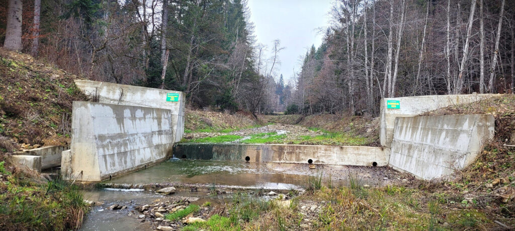 Lucrări hidrotehnice finalizate la Mălini pentru a proteja Mănăstirea Slatina și drumurile de viituri