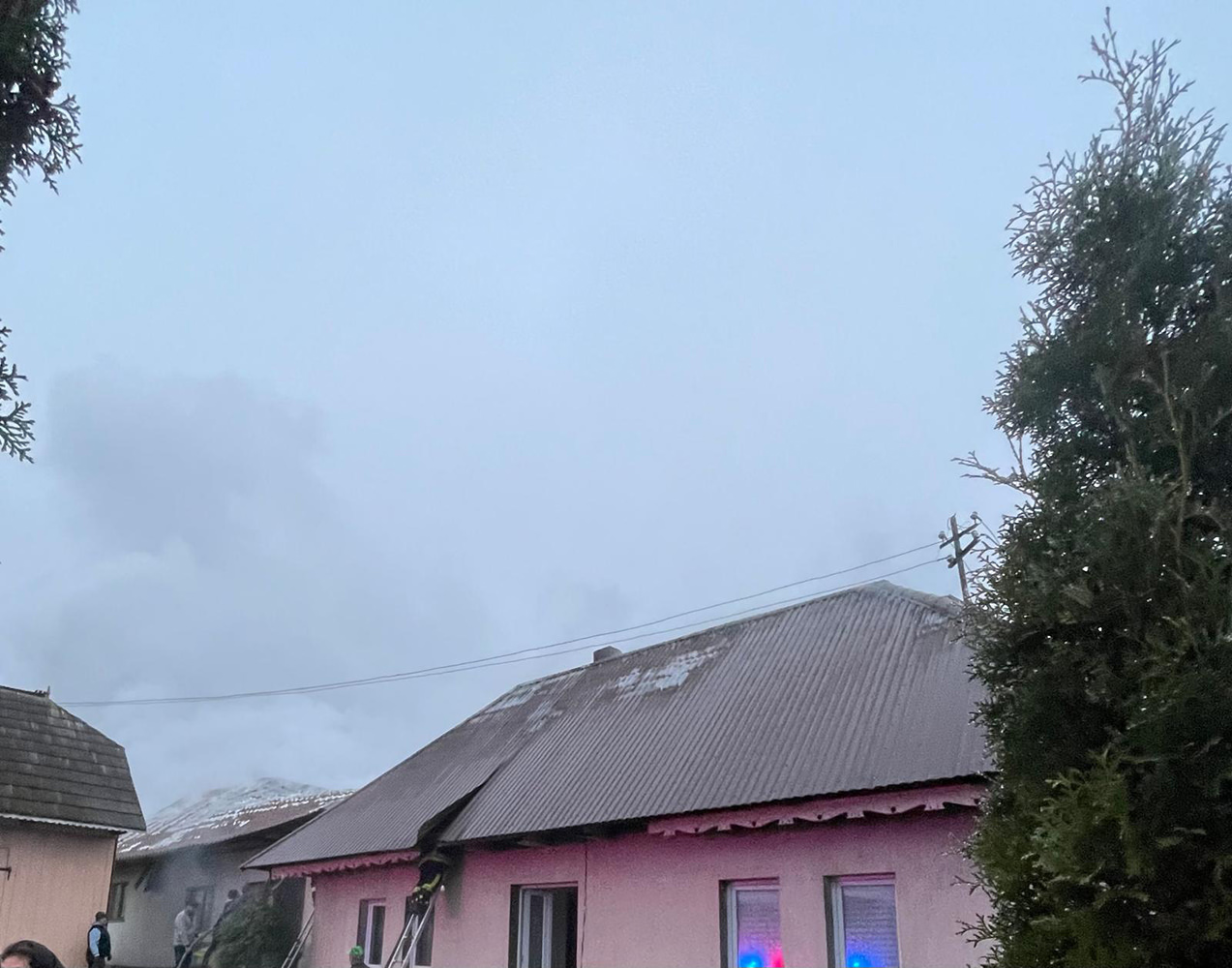 Un coș de fum neprotejat corespunzător a provocat un incendiu la o casă din Cajvana
