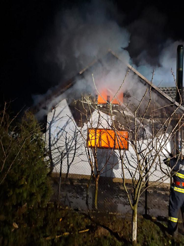 Incendiu violent la Voitinel provocat de o centrală termică
