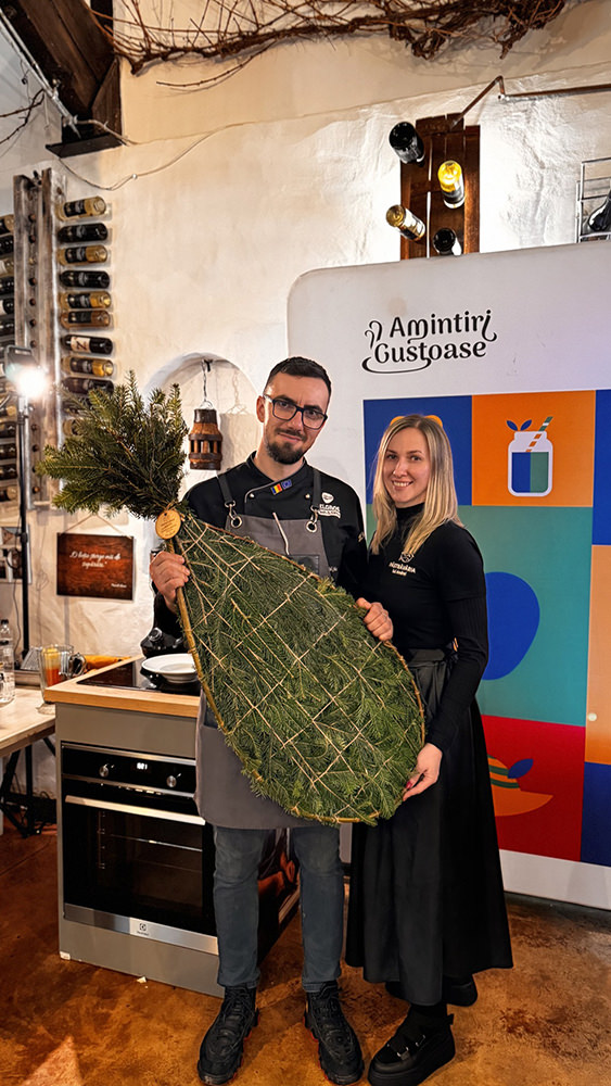 Cea mai mare cobză de păstrăv din România, lungă de 1,2 metri, a fost realizată la evenimentul „Mica Unire în bucate”