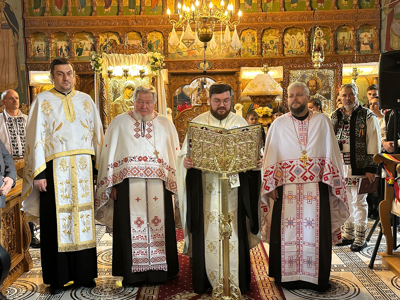 Prefectul Traian Andronachi a sărbătorit Ziua Unirii Principatelor Române la Broșteni și a premiat cei mai vârstnici membri ai comunității