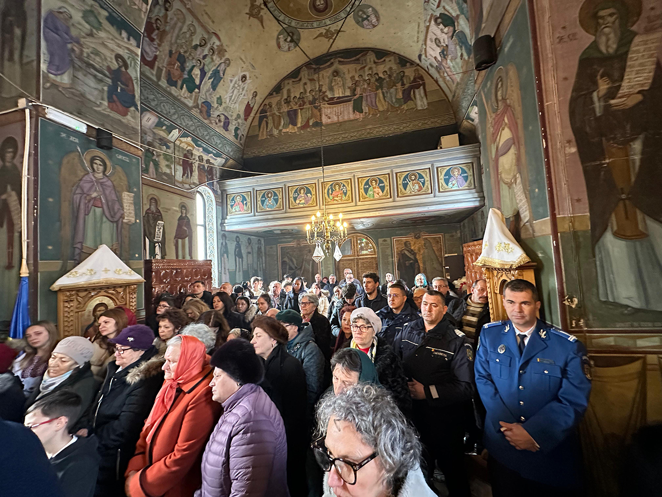 Prefectul Traian Andronachi a sărbătorit Ziua Unirii Principatelor Române la Broșteni și a premiat cei mai vârstnici membri ai comunității