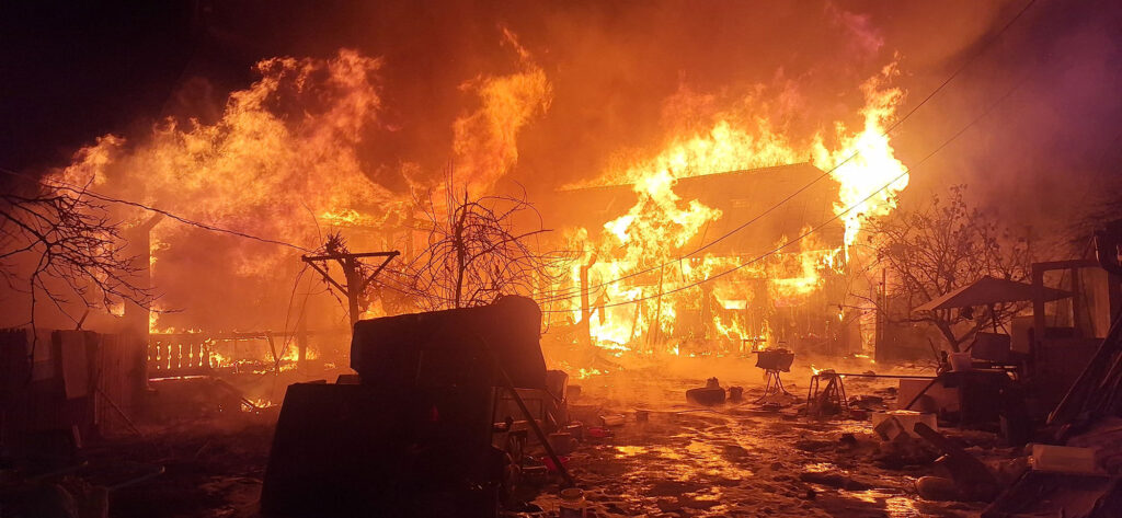 Incendiu violent la o gospodărie din Oniceni