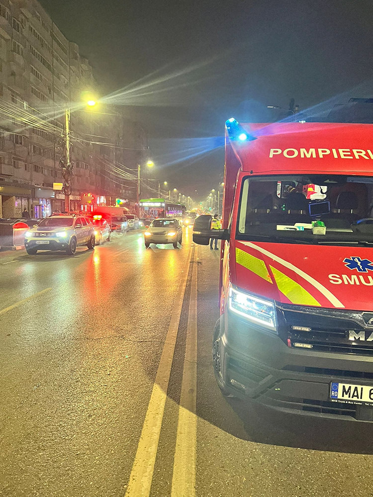 Două tinere accidentate pe o trecere de pietoni de pe Bulevardul George Enescu din municipiul Suceava