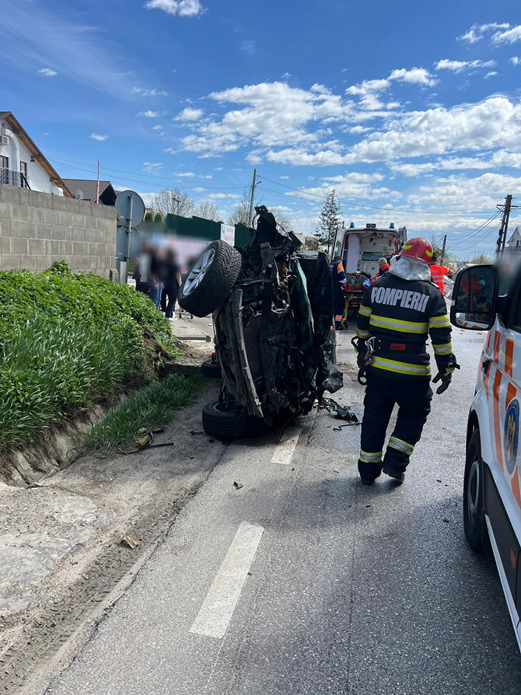 Coliziune între un autotren și două autoturisme la Cumpărătura