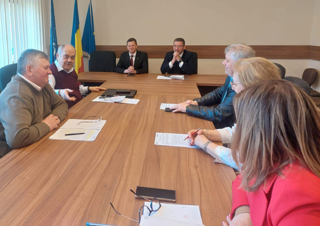 Nevoile seniorilor suceveni, analizate în cadrul Comitetului Consultativ de Dialog Civic