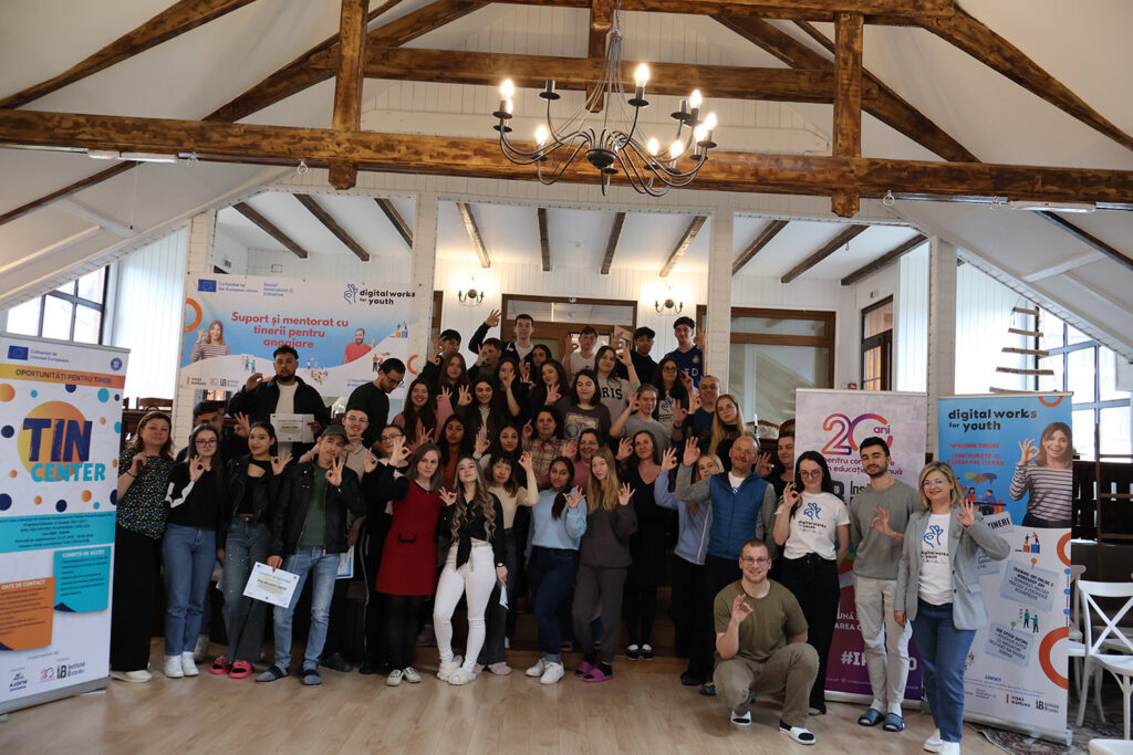 Patruzeci de tineri suceveni au participat la tabăra de dezvoltare personală organizată de Institutul Bucovina