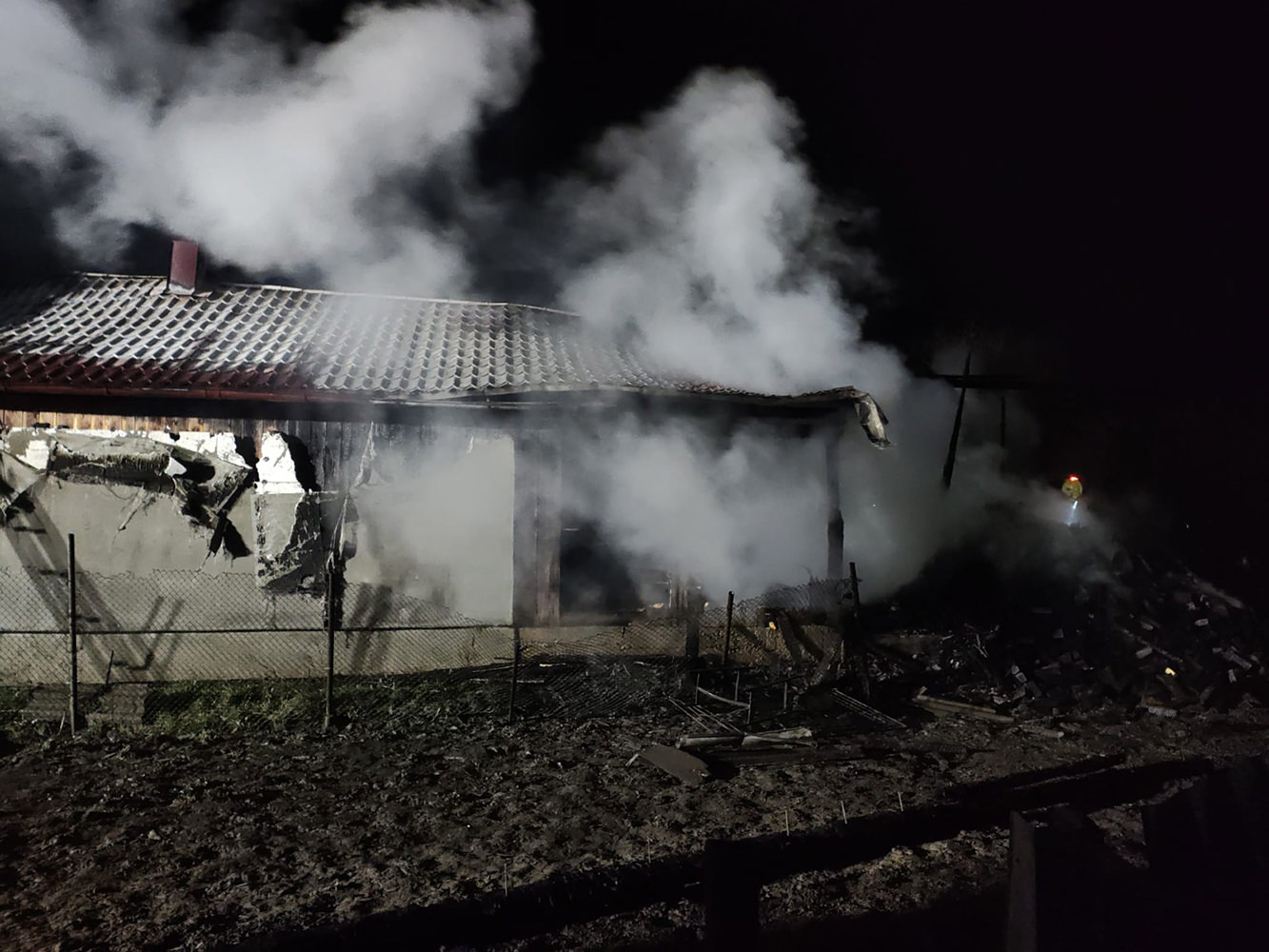Un cablu defect a provocat un incendiu masiv în Bădeuți