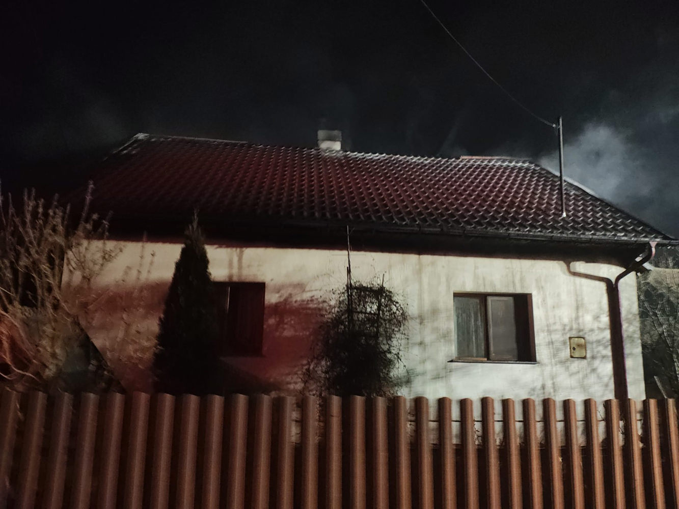 Un cablu defect a provocat un incendiu masiv în Bădeuți