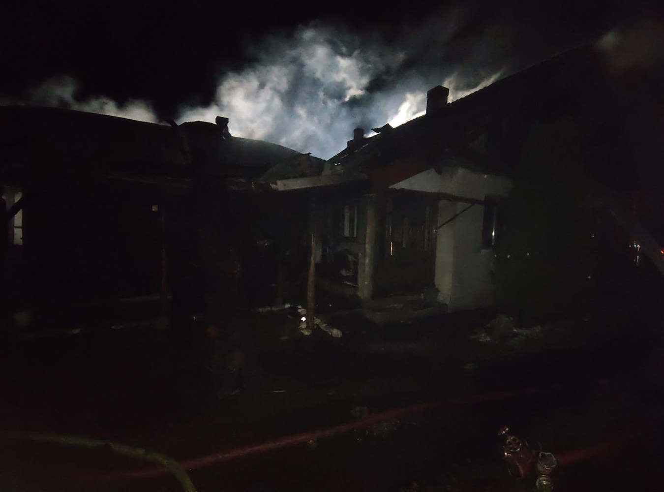 Un cablu defect a provocat un incendiu masiv în Bădeuți