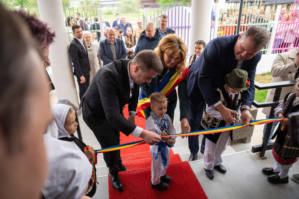 Creșa de la Baia, prima din mediul rural sucevean, a fost inaugurată în prezența ministrului Cseke Attila