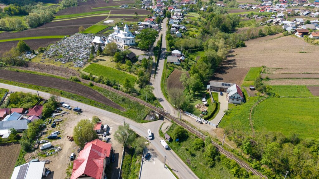 Două drumuri județene intens circulate vor intra în modernizare din vara acestui an